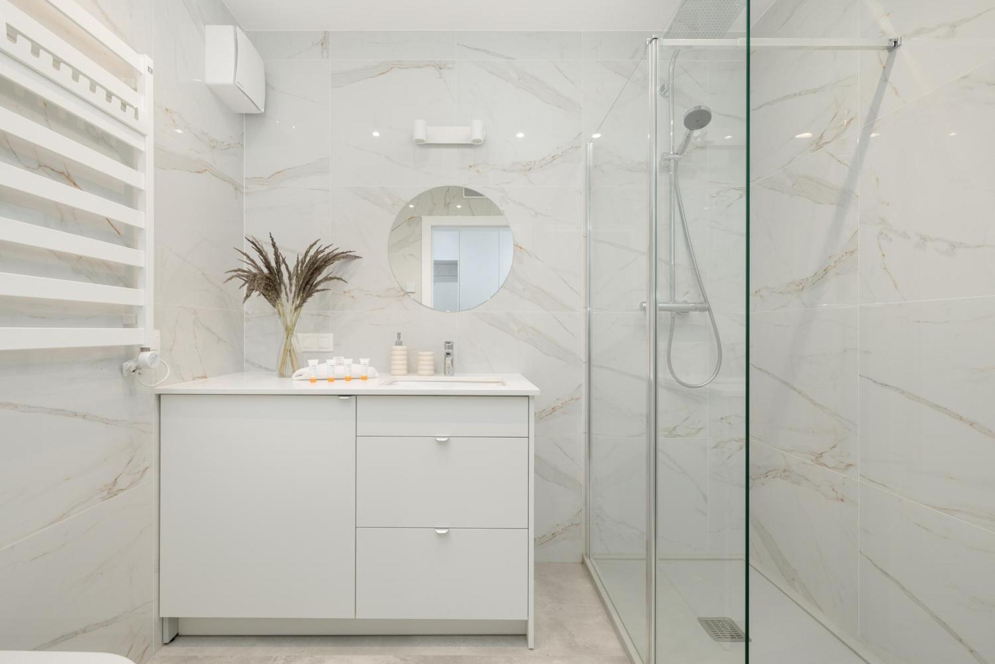 Apartment Sea&lake Luxurious With Parking By Renters
