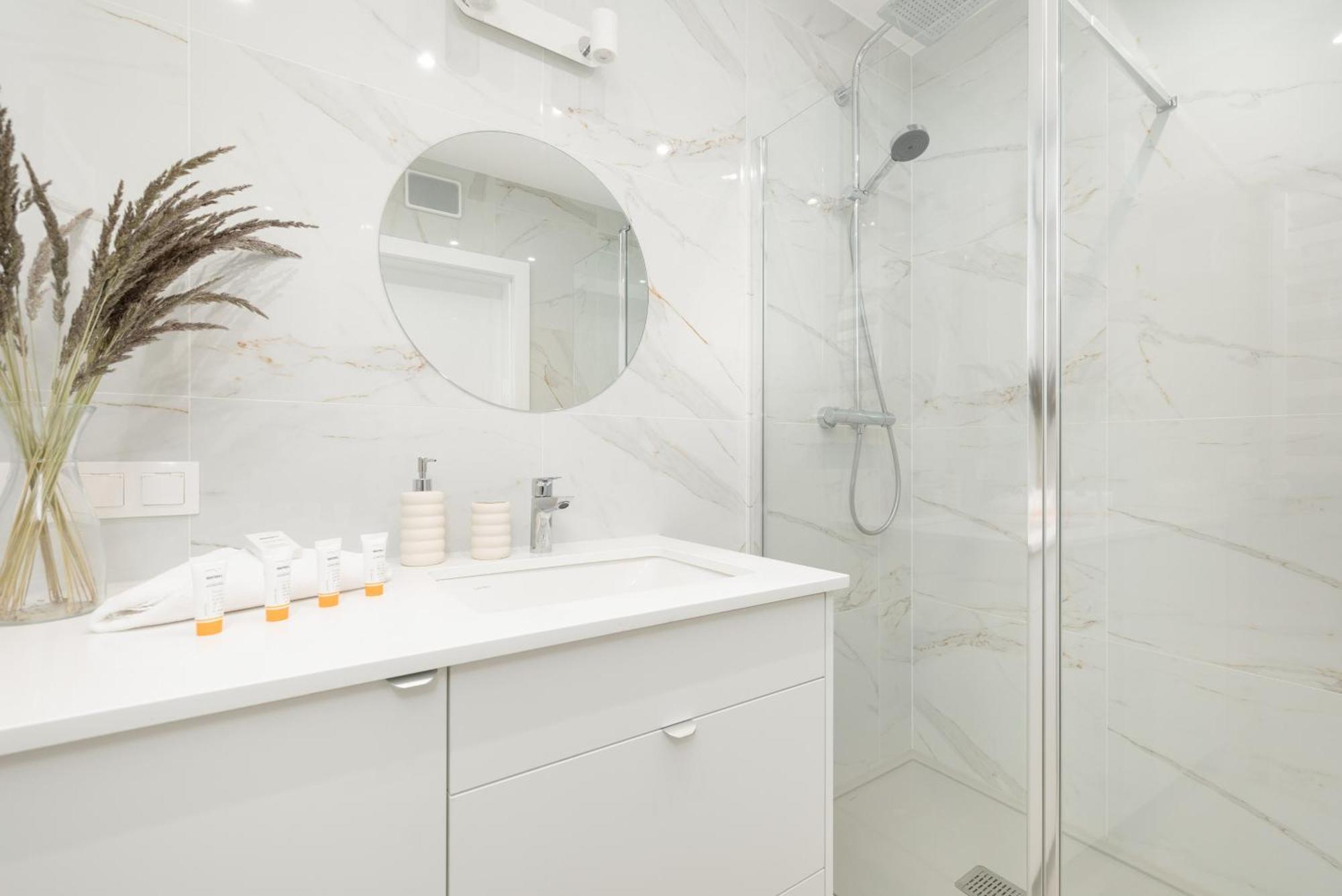 Apartment Sea&lake Luxurious With Parking By Renters *