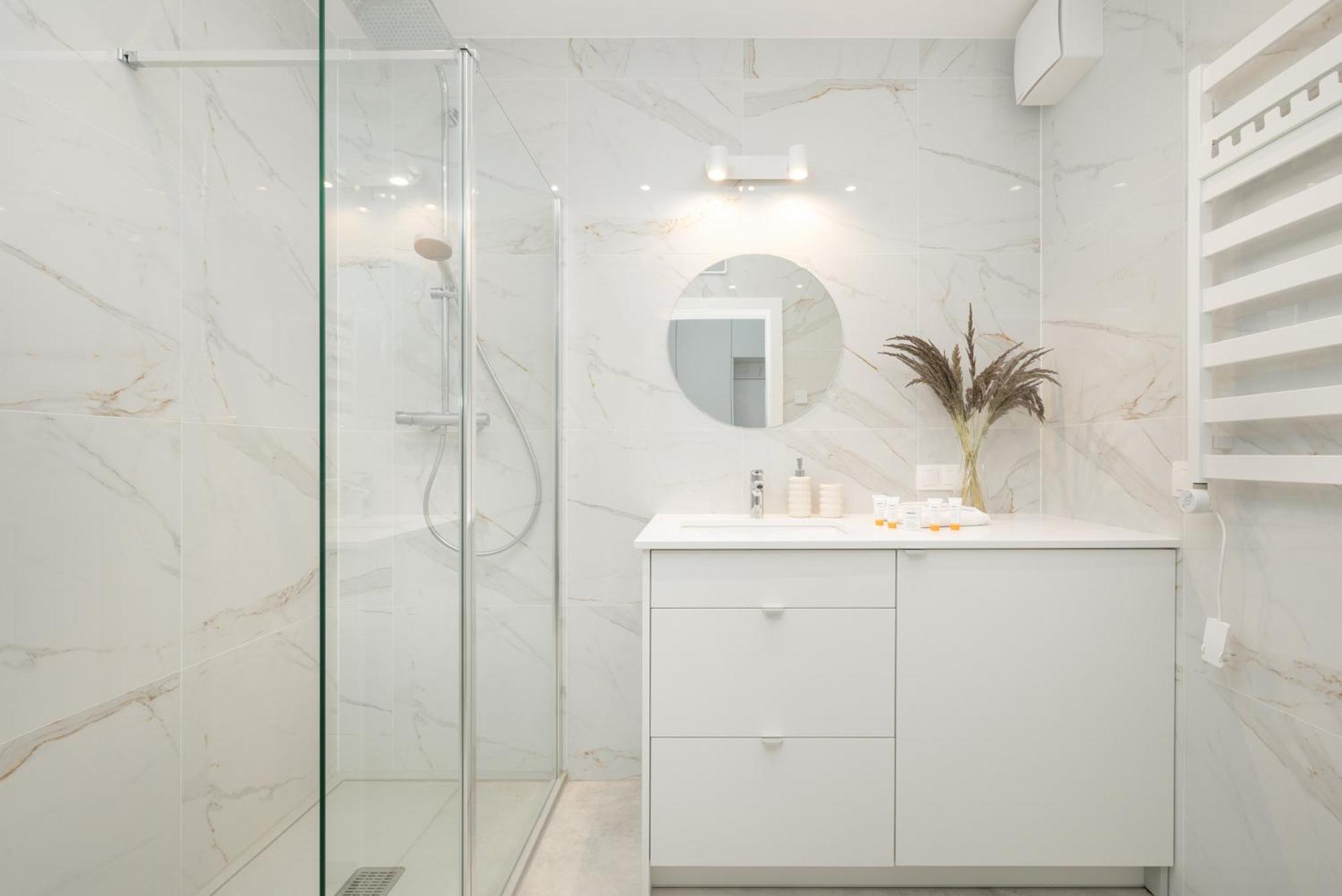 Sea&lake Luxurious With Parking By Renters Apartment *
