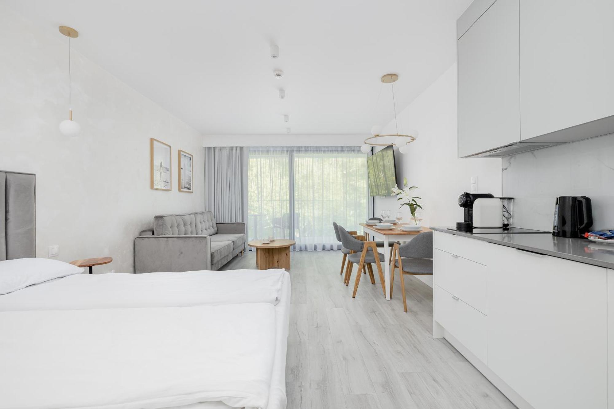 Sea&lake Luxurious With Parking By Renters Apartment