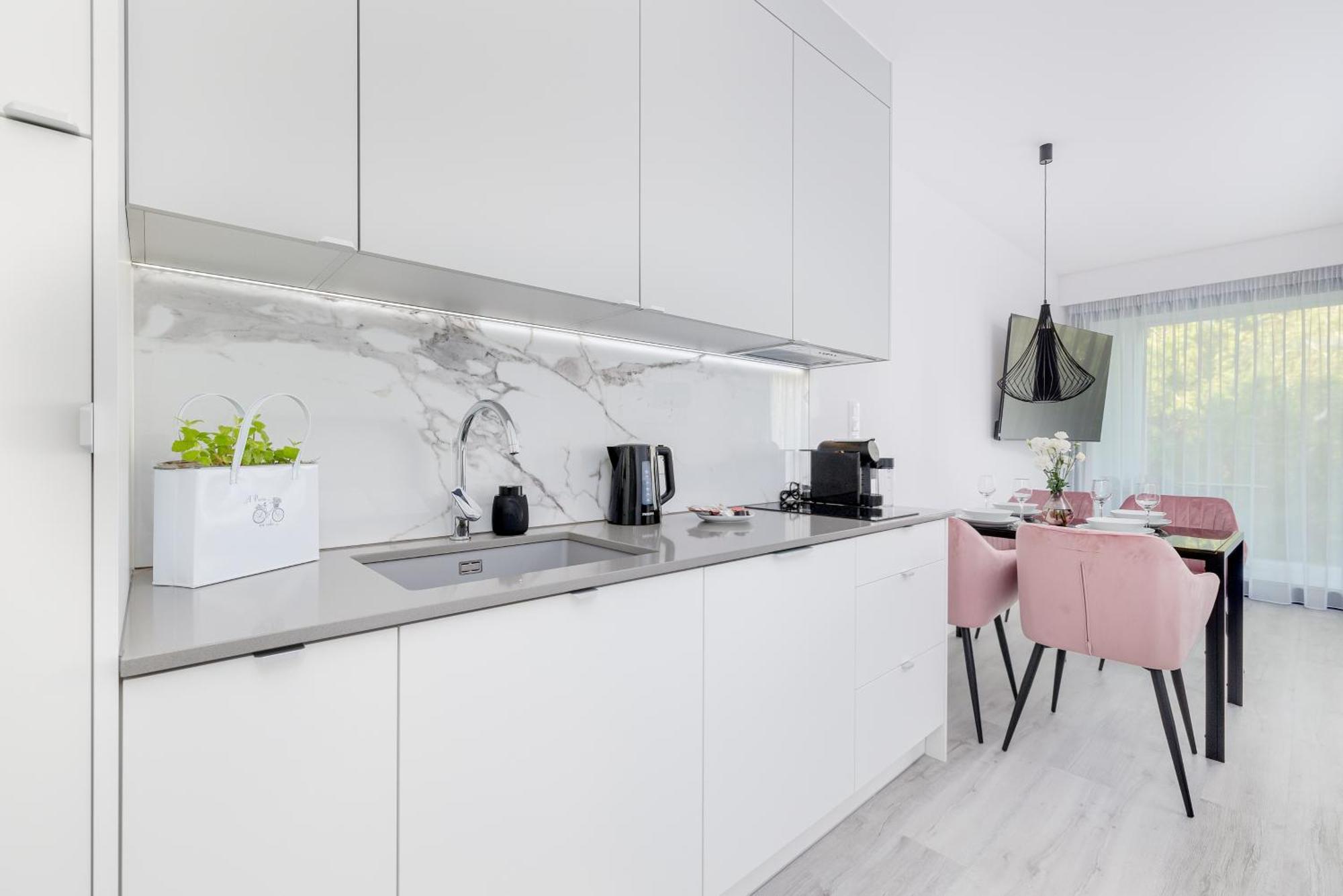Sea&lake Luxurious With Parking By Renters Apartment *