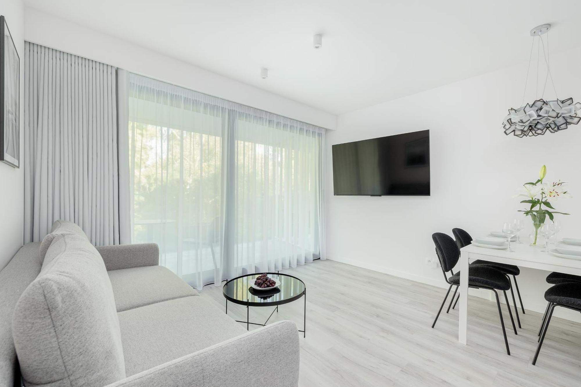 Sea&lake Luxurious With Parking By Renters Apartment