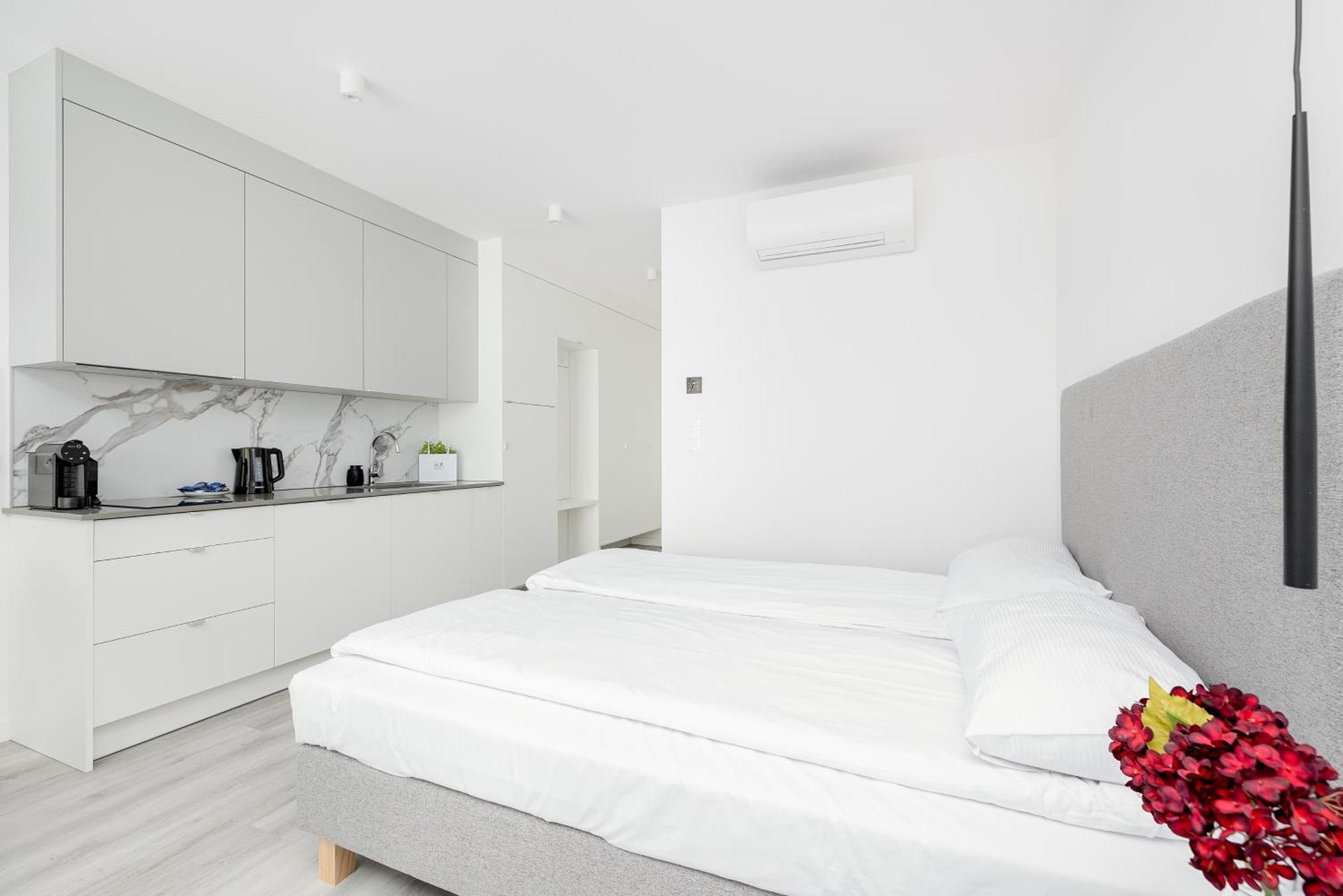 Apartment Sea&lake Luxurious With Parking By Renters