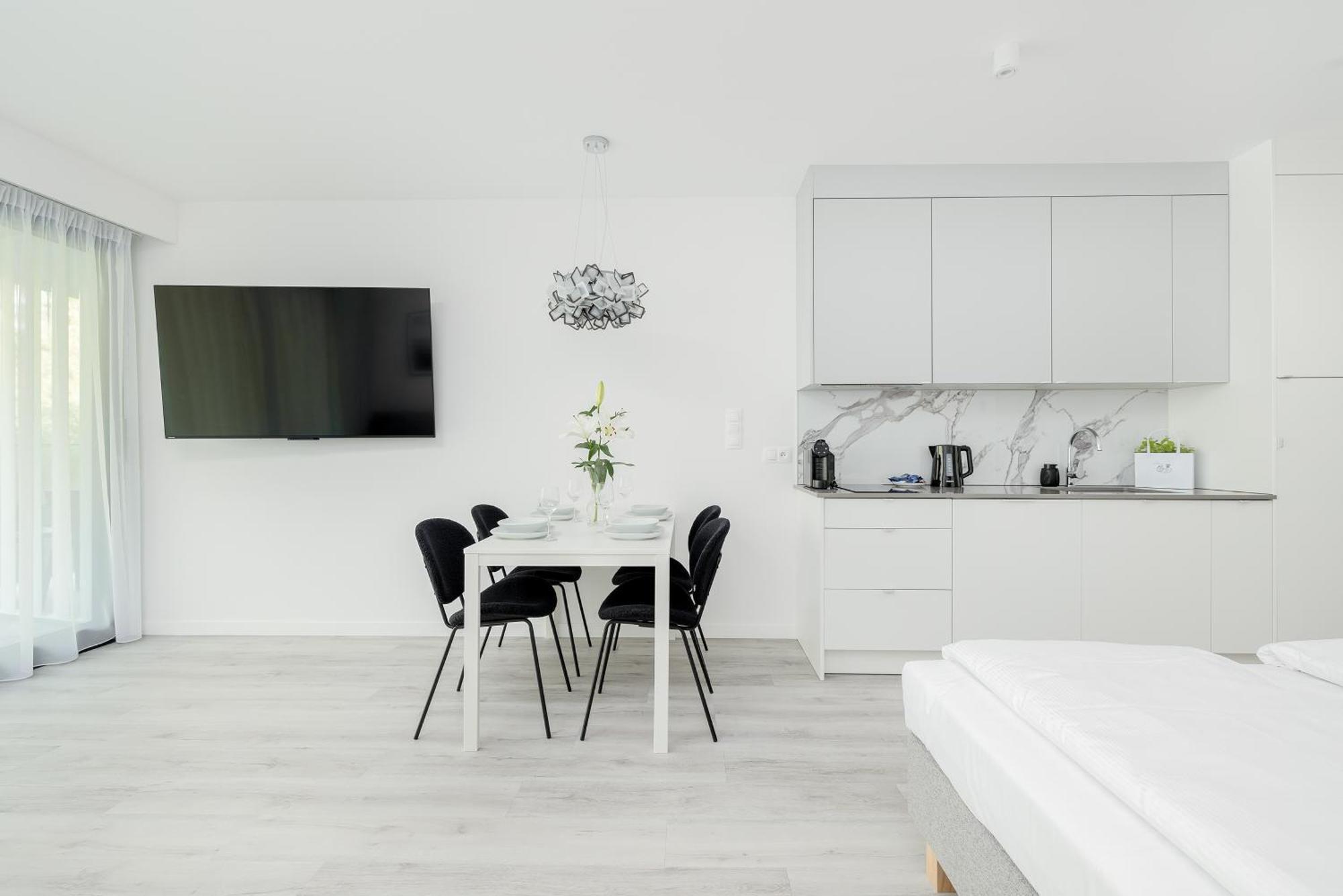 Sea&lake Luxurious With Parking By Renters Apartment *