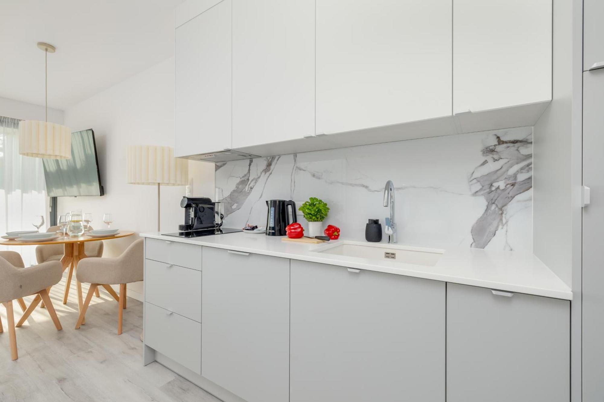 Sea&lake Luxurious With Parking By Renters Apartment *