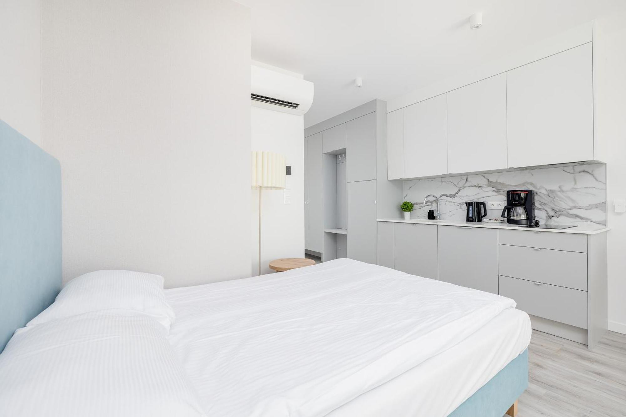Sea&lake Luxurious With Parking By Renters Apartment *