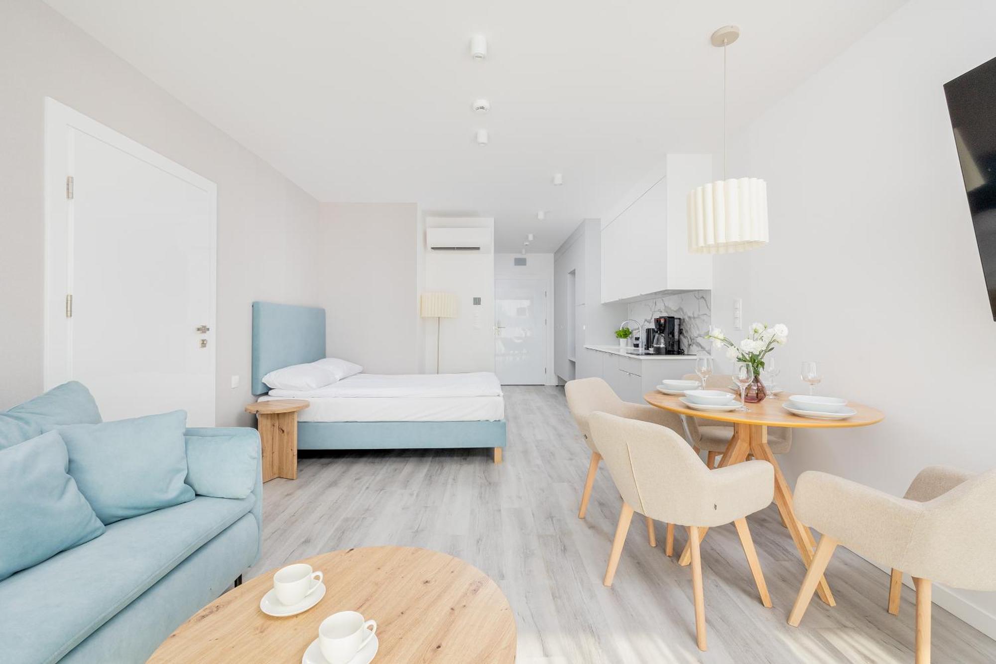 Sea&lake Luxurious With Parking By Renters Apartment