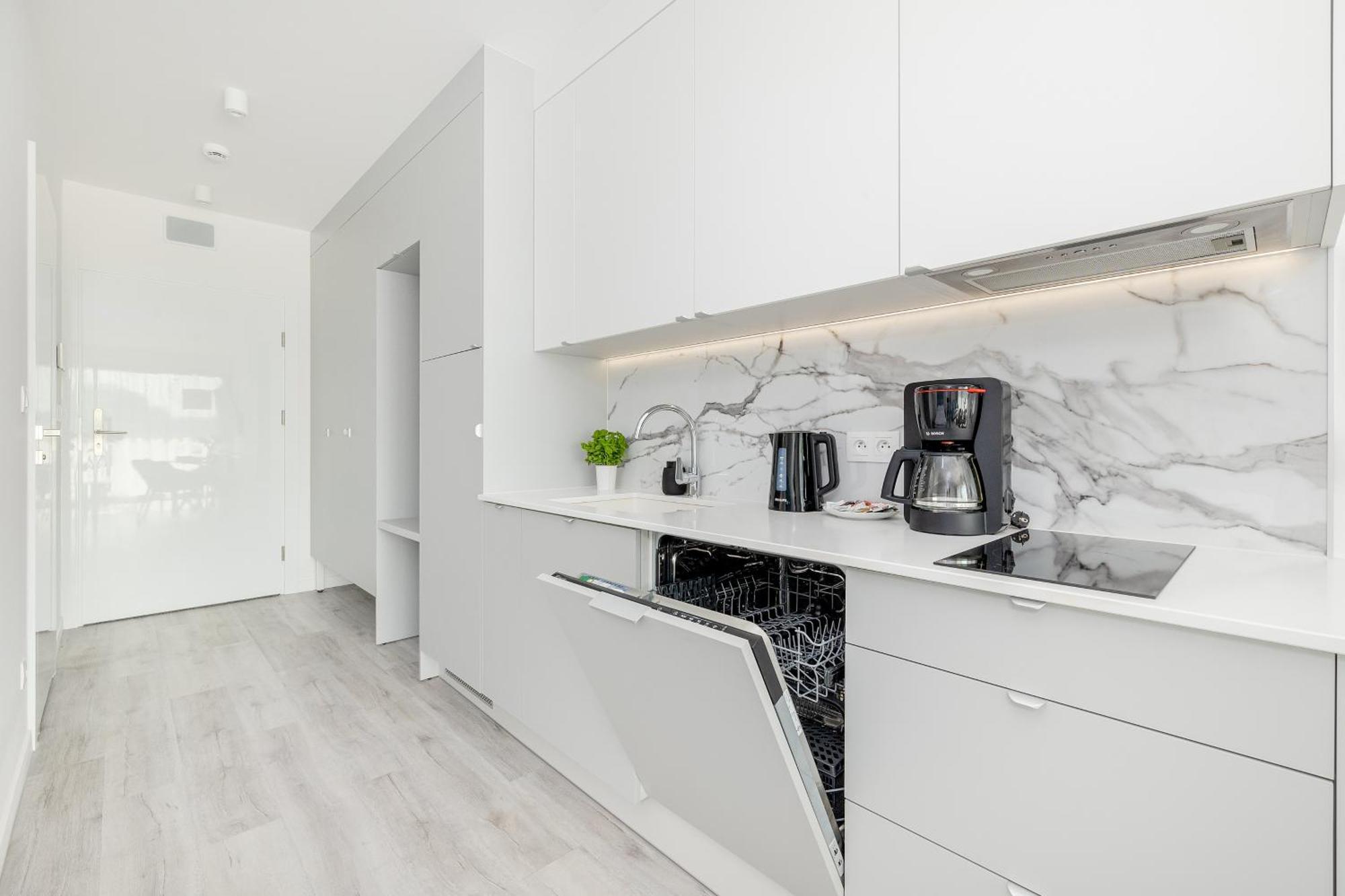 Sea&lake Luxurious With Parking By Renters Apartment *